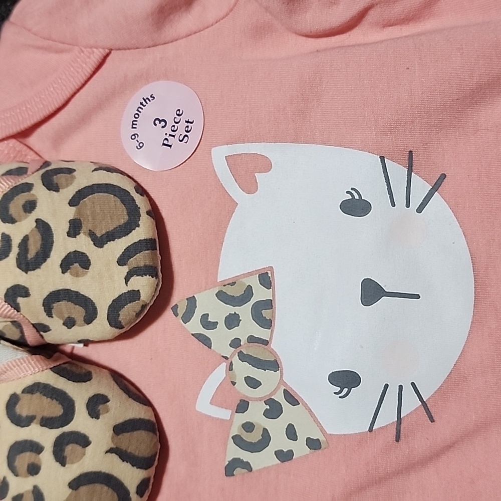 Adorable Cat Print Baby One Piece Set. Brand New With Tags & Hanger. - Picture 3 of 7